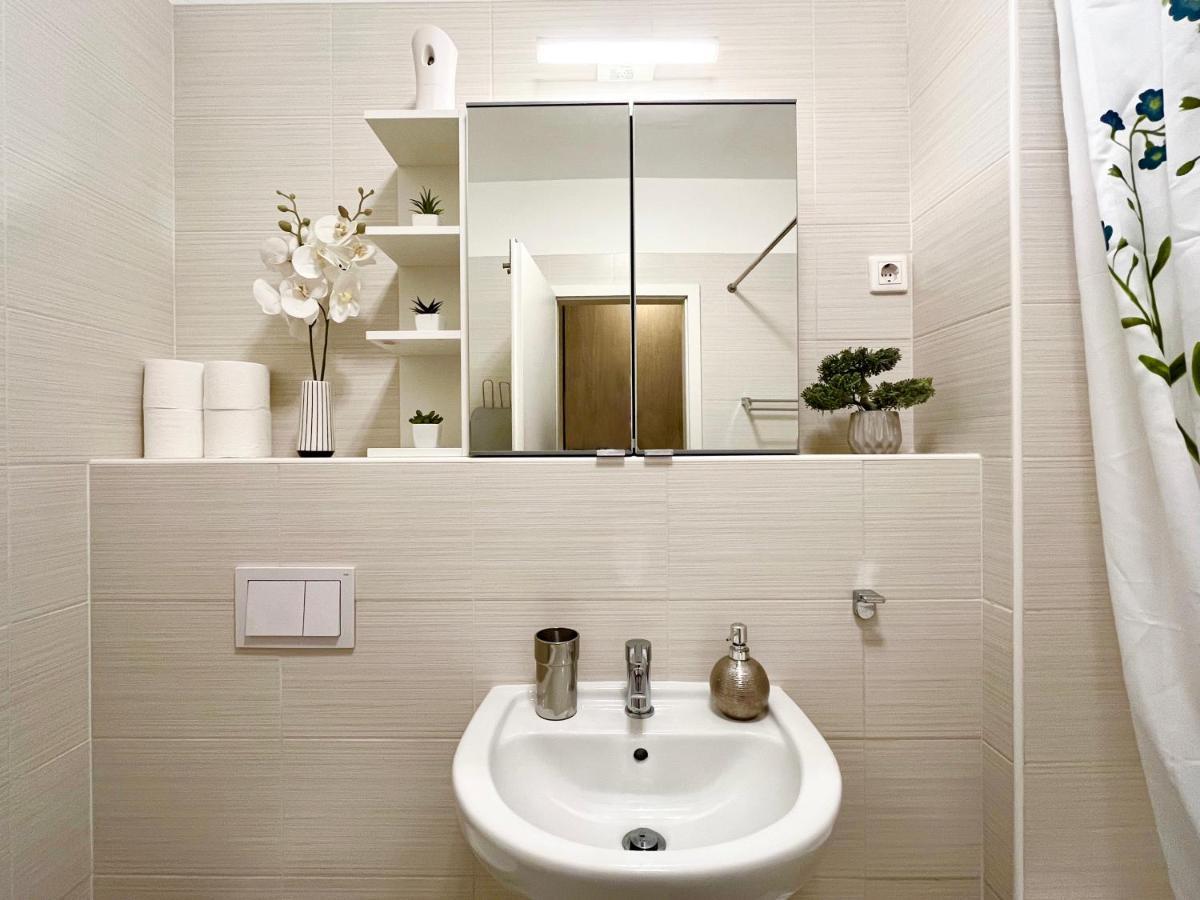 The Prince'S Neighbour Apartment Budapest With Free Garage Екстер'єр фото